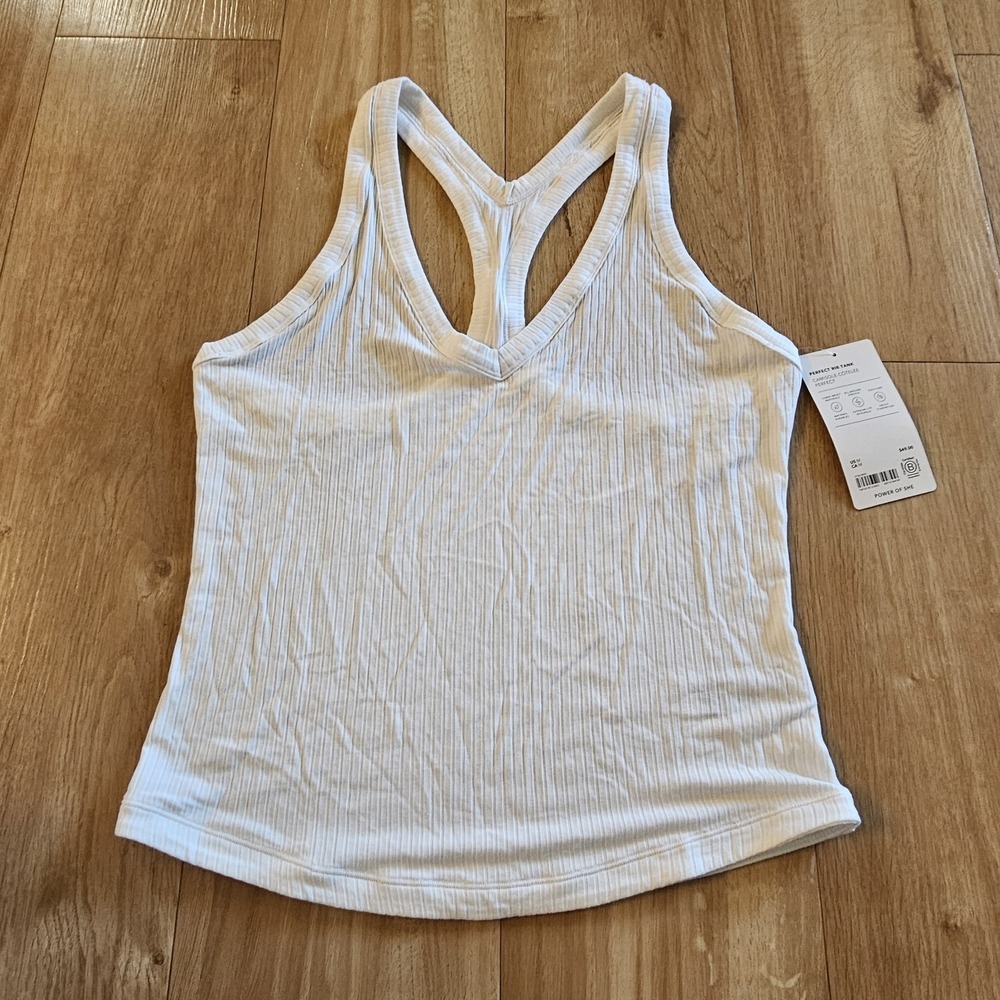 NWT Athleta Tank Top Womens Medium White Ribbed V Neck Racerback Yoga Gym Waist